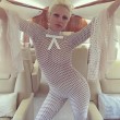 Lady Gaga, nude look in aereo con la tuta trasparente FOTO