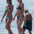 MIchelle Hunziker e Aurora in spiaggia a Forte dei Marmi 4