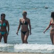 MIchelle Hunziker e Aurora in spiaggia a Forte dei Marmi 6