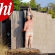 Paolo Mieli nudo in spiaggia a Sabaudia: le foto di Chi 2