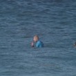 VIDEO YouTube - Mick Fanning attaccato da squalo: lo prende a pugni e... 03