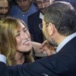 Ignazio Marino abbraccia Maria Elena Boschi alla Festa dell'Unità FOTO 4