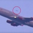 Aereo decolla a New York, dietro c'è uno strano oggetto in volo: un Ufo