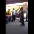 VIDEO YouTube - Evo Morales, scarpe allacciate dalla scorta