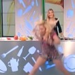 VIDEO YouTube, Lisa Fusco fa la spaccata su Rai Uno ma cade