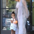 Kim Kardashian incinta, a passeggio con Kourtney e i cuginetti North e Mason3
