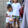 Kim Kardashian incinta, a passeggio con Kourtney e i cuginetti North e Mason12
