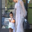 Kim Kardashian incinta, a passeggio con Kourtney e i cuginetti North e Mason10
