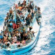Lampedusa, 40 migranti morti: soffocati chiusi nella stiva