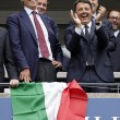 Matteo Renzi posa Pennetta-Vinci, ma col tricolore al contrario 03
