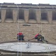 Alpinisti su Palazzo Vecchio per mettere parafulmine2