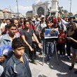 Marcia a piedi profughi siriani per fuggire i campi di Orban8