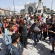 Marcia a piedi profughi siriani per fuggire i campi di Orban9