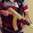 Narcos messicani, FOTO web: pistole dorate, Ak 47, soldi8