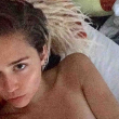Miley Cyrus, selfie in topless dopo il nude look FOTO