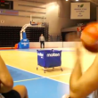 VIDEO YouTube - Gallinari-Gentile sfida canestro da seduti