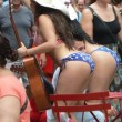 Donne in topless, falsi monaci: spettacolo Times Square FOTO4