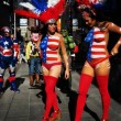 Donne in topless, falsi monaci: spettacolo Times Square FOTO