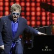 Questione gay: Putin chiama Elton John, stavolta è vero