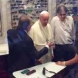 papa5Papa Francesco da ottico fuori Vaticano: "Mi faccia pagare" 6
