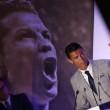 Cristiano Ronaldo ritira scarpa d'oro, il figlio... 3