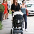 Elisabetta Canalis con Skyler Eva nel passeggino14