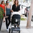 Elisabetta Canalis con Skyler Eva nel passeggino19