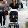 Elisabetta Canalis con Skyler Eva nel passeggino9