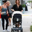 Elisabetta Canalis con Skyler Eva nel passeggino10