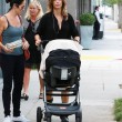 Elisabetta Canalis con Skyler Eva nel passeggino8