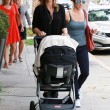 Elisabetta Canalis con Skyler Eva nel passeggino6