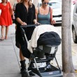 Elisabetta Canalis con Skyler Eva nel passeggino16