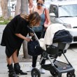 Elisabetta Canalis con Skyler Eva nel passeggino117