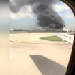 YOUTUBE Aereo prende fuoco in pista: passeggeri feriti