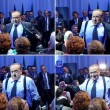 Una fan a Berlusconi: "Io la amo". E lui finge spogliarello02