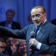 Una fan a Berlusconi: "Io la amo". E lui finge spogliarello01