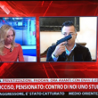 Gianluca Buonanno mostra pistola a skyTg