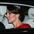 Kate Middleton in rosso: gioielli e diadema famiglia reale2