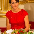 Kate Middleton in rosso: gioielli e diadema famiglia reale