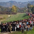 Slovenia, marcia dei migranti: in 7mila nei campi FOTO 2