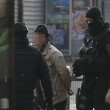 FOTO-Parigi. Polizia ferma sospetto terrorista: dormiva o...3