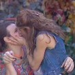 Grande Fratello 14, bacio saffico Anna e Rebecca la trans5