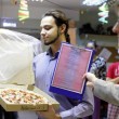 A 22 anni sposa una pizza: "Lei non ti tradisce mai"2