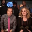 Adele suona "Hello" con strumenti giocattolo