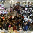 Oggi è Black Friday: sconti, al via shopping natalizio5