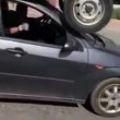 YOUTUBE ford focus con camioncino caricato sul tettuccio04