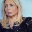 Mara Venier commossa durante l'esibizione di Alessandra Amoroso