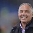 E poi all'improvviso irrompe James Pallotta, che dà l'indicazione a Trigoria. Iturbe? Vada al Bournemouth. E tanti saluti al Watford e alla famiglia Pozzo, che aveva chiuso l'affare con tanto di visite mediche effettuate con l'argentino e accordo fatto con Trigoria. Che cosa è successo? Che i rapporti nella vita contano. E che nel Bournemouth da qualche settimana ha cominciato ad avere peso decisionale un fondo di investimento statunitense, entrato a novembre nel club inglese al 25%. E così Pallotta è stato ben felice di spianare la strada a un rilancio last minute, in perfetto stile Usa, del Bournemouth. Rilancio che è andato a segno, per la gioia delle casse della Roma: 2 milioni di euro subito, altri 22 di riscatto a giugno (diritto facilmente trasformabile in obbligo), contro i 16,5 totali garantiti dal Watford. Ha apprezzato anche Iturbe, per la verità, che si è visto riconoscere un ingaggio faraonico: 2 milioni di sterline fino a giugno, poi dalla prossima stagione compresi bonus vari stipendio da 3 milioni di sterline, oltre 4 milioni di euro. Non male per uno che nell'ultimo anno e mezzo non è mai riuscito a esprimersi ai livelli che la Roma tutta immaginava.