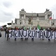 La "marcia delle periferie" contro Marino: una parata di tutta la destra romana (LaPresse)