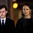 Celine Dion distrutta a funerali marito2